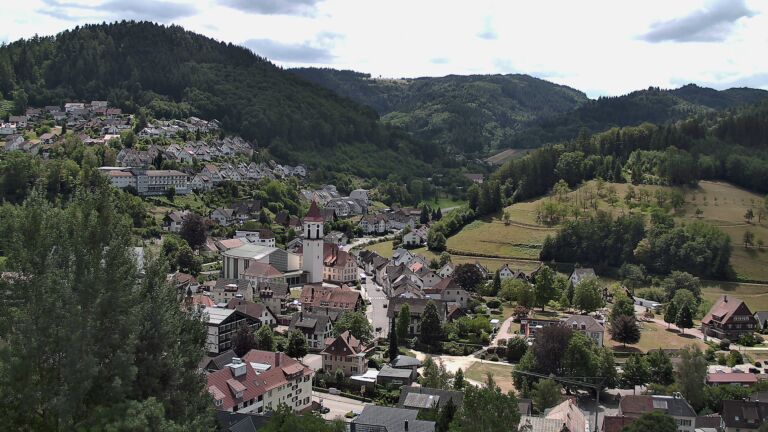 Dieses Bild zeigt eine Webcam-Aufnahme von Ottenhöfen, aufgenommen am Dienstag, den 21.07.2026 um 12:50 Uhr