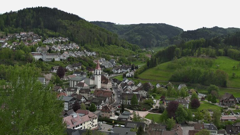 Dieses Bild zeigt eine Webcam-Aufnahme von Ottenhöfen, aufgenommen am Dienstag, den 28.04.2026 um 15:10 Uhr