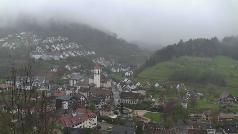 Dieses Bild zeigt eine Webcam-Aufnahme von Ottenhöfen, aufgenommen am Montag, den 13.04.2026 um 18:00 Uhr