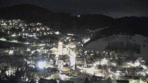 Dieses Bild zeigt eine Webcam-Aufnahme von Ottenhöfen, aufgenommen am Donnerstag, den 08.01.2026 um 17:50 Uhr