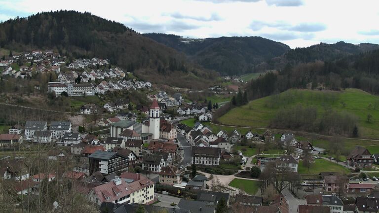 Dieses Bild zeigt eine Webcam-Aufnahme von Ottenhöfen, aufgenommen am Freitag, den 03.04.2026 um 16:00 Uhr