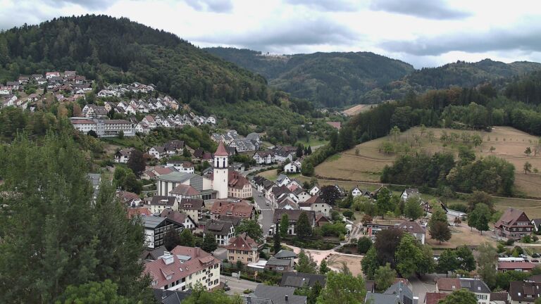 Dieses Bild zeigt eine Webcam-Aufnahme von Ottenhöfen, aufgenommen am Dienstag, den 18.08.2026 um 10:50 Uhr