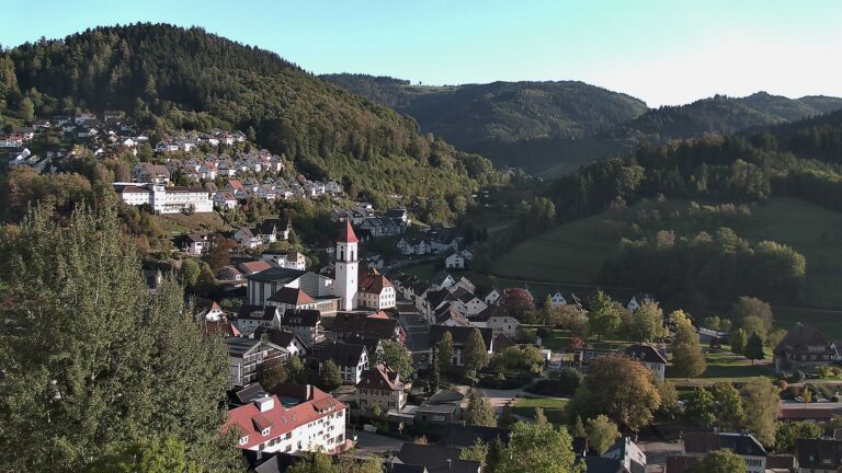 Dieses Bild zeigt eine Webcam-Aufnahme von Ottenhöfen, aufgenommen am Mittwoch, den 14.10.2026 um 17:10 Uhr