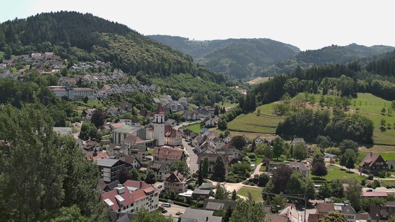 Dieses Bild zeigt eine Webcam-Aufnahme von Ottenhöfen, aufgenommen am Mittwoch, den 24.06.2026 um 13:30 Uhr