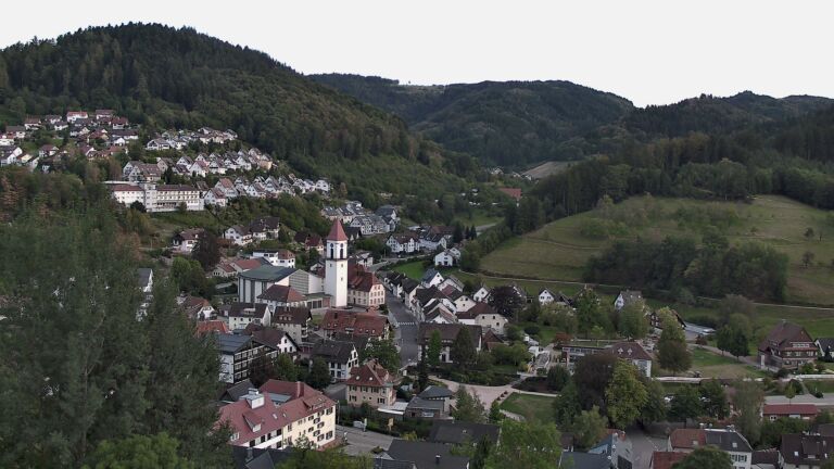 Dieses Bild zeigt eine Webcam-Aufnahme von Ottenhöfen, aufgenommen am Samstag, den 12.09.2026 um 19:20 Uhr
