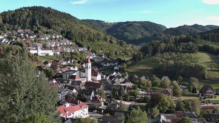 Dieses Bild zeigt eine Webcam-Aufnahme von Ottenhöfen, aufgenommen am Dienstag, den 15.09.2026 um 17:50 Uhr