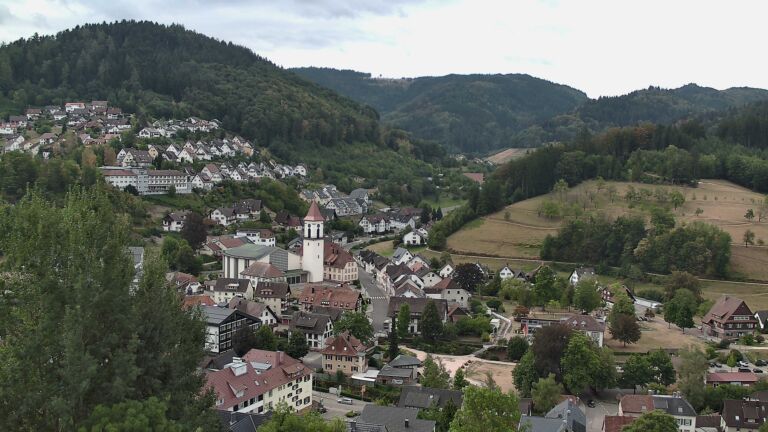 Dieses Bild zeigt eine Webcam-Aufnahme von Ottenhöfen, aufgenommen am Dienstag, den 18.08.2026 um 09:30 Uhr