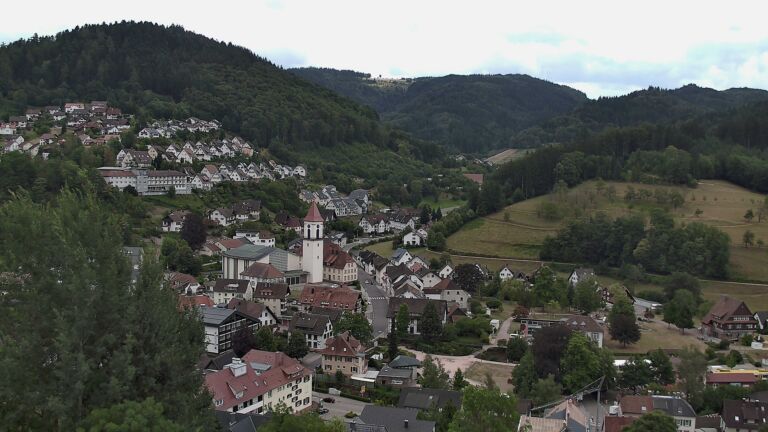 Dieses Bild zeigt eine Webcam-Aufnahme von Ottenhöfen, aufgenommen am Montag, den 27.07.2026 um 14:00 Uhr