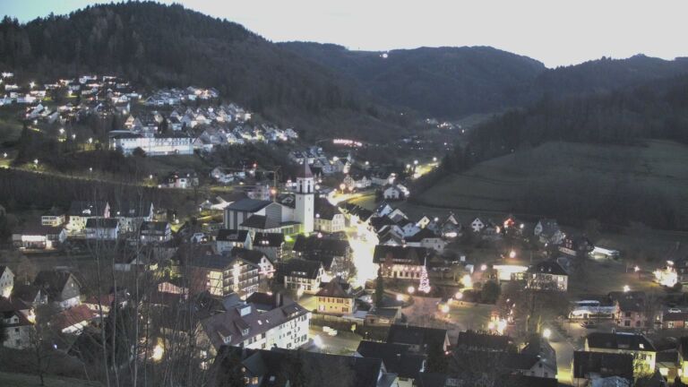 Dieses Bild zeigt eine Webcam-Aufnahme von Ottenhöfen, aufgenommen am Mittwoch, den 17.12.2025 um 17:10 Uhr