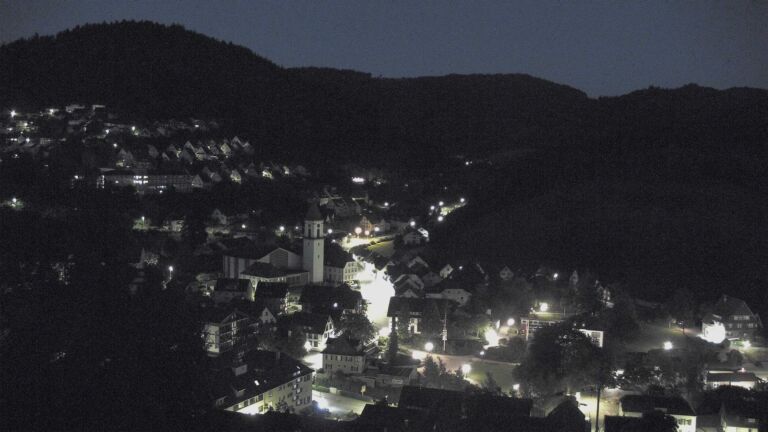 Dieses Bild zeigt eine Webcam-Aufnahme von Ottenhöfen, aufgenommen am Montag, den 15.06.2026 um 04:00 Uhr