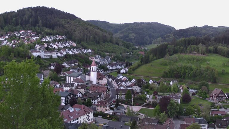 Dieses Bild zeigt eine Webcam-Aufnahme von Ottenhöfen, aufgenommen am Freitag, den 01.05.2026 um 06:20 Uhr