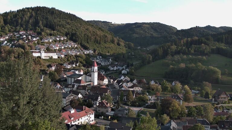 Dieses Bild zeigt eine Webcam-Aufnahme von Ottenhöfen, aufgenommen am Samstag, den 26.09.2026 um 18:10 Uhr