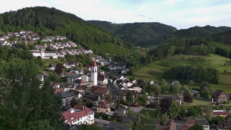Dieses Bild zeigt eine Webcam-Aufnahme von Ottenhöfen, aufgenommen am Donnerstag, den 21.05.2026 um 19:20 Uhr