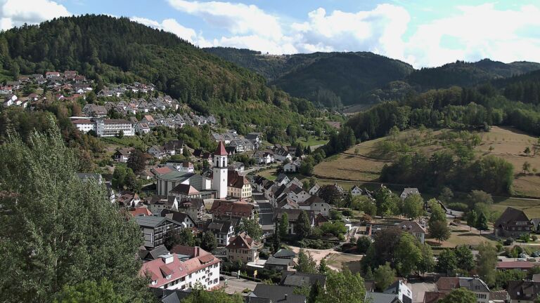 Dieses Bild zeigt eine Webcam-Aufnahme von Ottenhöfen, aufgenommen am Samstag, den 22.08.2026 um 16:20 Uhr