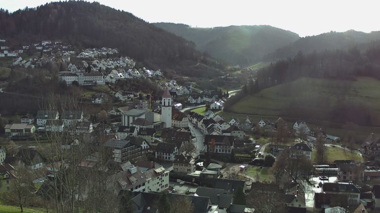 Dieses Bild zeigt eine Webcam-Aufnahme von Ottenhöfen, aufgenommen am Donnerstag, den 18.12.2025 um 12:20 Uhr