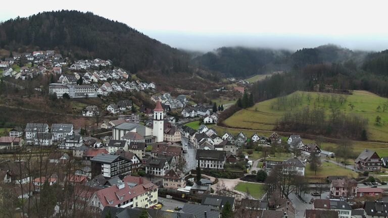 Dieses Bild zeigt eine Webcam-Aufnahme von Ottenhöfen, aufgenommen am Dienstag, den 17.02.2026 um 13:20 Uhr