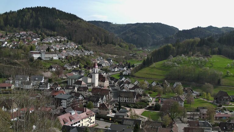 Dieses Bild zeigt eine Webcam-Aufnahme von Ottenhöfen, aufgenommen am Samstag, den 11.04.2026 um 16:00 Uhr