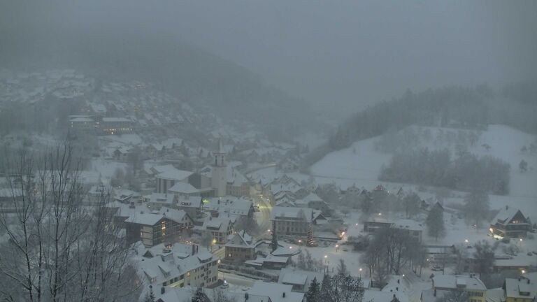 Dieses Bild zeigt eine Webcam-Aufnahme von Ottenhöfen, aufgenommen am Samstag, den 10.01.2026 um 17:10 Uhr