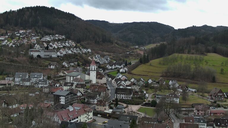 Dieses Bild zeigt eine Webcam-Aufnahme von Ottenhöfen, aufgenommen am Montag, den 16.02.2026 um 14:00 Uhr