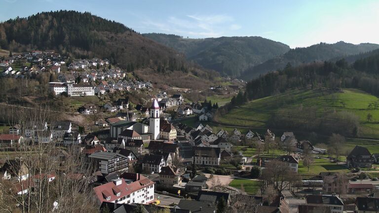 Dieses Bild zeigt eine Webcam-Aufnahme von Ottenhöfen, aufgenommen am Donnerstag, den 19.03.2026 um 16:00 Uhr