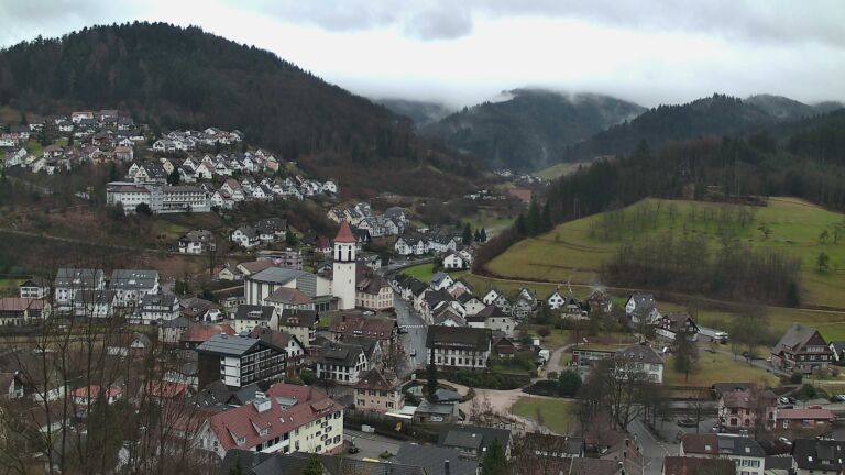 Dieses Bild zeigt eine Webcam-Aufnahme von Ottenhöfen, aufgenommen am Montag, den 26.01.2026 um 12:00 Uhr