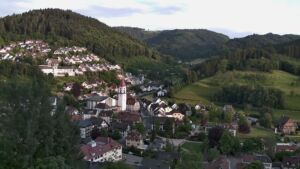 Dieses Bild zeigt eine Webcam-Aufnahme von Ottenhöfen, aufgenommen am Montag, den 01.06.2026 um 20:30 Uhr