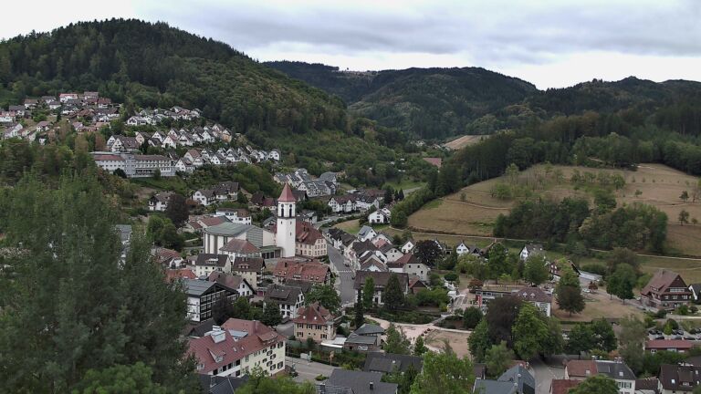 Dieses Bild zeigt eine Webcam-Aufnahme von Ottenhöfen, aufgenommen am Donnerstag, den 20.08.2026 um 12:30 Uhr