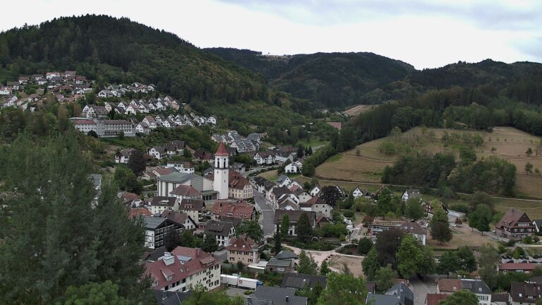 Dieses Bild zeigt eine Webcam-Aufnahme von Ottenhöfen, aufgenommen am Donnerstag, den 20.08.2026 um 13:00 Uhr