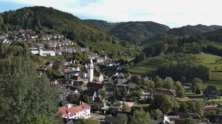 Dieses Bild zeigt eine Webcam-Aufnahme von Ottenhöfen, aufgenommen am Samstag, den 19.09.2026 um 17:00 Uhr