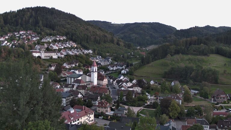 Dieses Bild zeigt eine Webcam-Aufnahme von Ottenhöfen, aufgenommen am Samstag, den 19.09.2026 um 19:20 Uhr