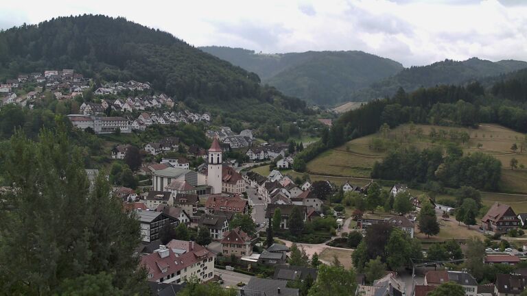 Dieses Bild zeigt eine Webcam-Aufnahme von Ottenhöfen, aufgenommen am Samstag, den 01.08.2026 um 11:00 Uhr