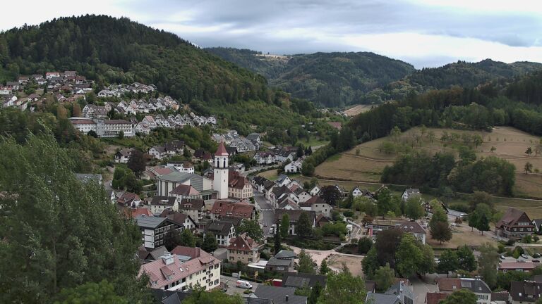 Dieses Bild zeigt eine Webcam-Aufnahme von Ottenhöfen, aufgenommen am Dienstag, den 18.08.2026 um 15:20 Uhr