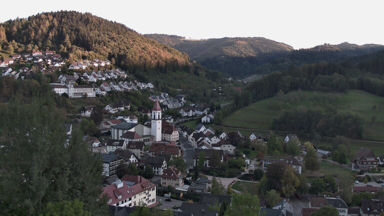 Dieses Bild zeigt eine Webcam-Aufnahme von Ottenhöfen, aufgenommen am Dienstag, den 06.10.2026 um 18:10 Uhr