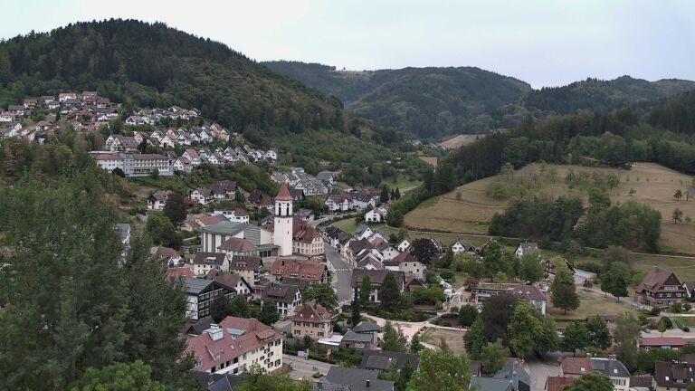 Dieses Bild zeigt eine Webcam-Aufnahme von Ottenhöfen, aufgenommen am Donnerstag, den 27.08.2026 um 19:40 Uhr