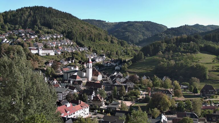 Dieses Bild zeigt eine Webcam-Aufnahme von Ottenhöfen, aufgenommen am Freitag, den 25.09.2026 um 17:00 Uhr