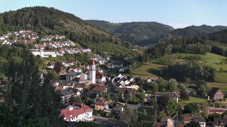 Dieses Bild zeigt eine Webcam-Aufnahme von Ottenhöfen, aufgenommen am Donnerstag, den 25.06.2026 um 19:40 Uhr
