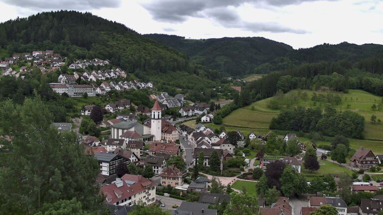 Dieses Bild zeigt eine Webcam-Aufnahme von Ottenhöfen, aufgenommen am Donnerstag, den 04.06.2026 um 10:20 Uhr