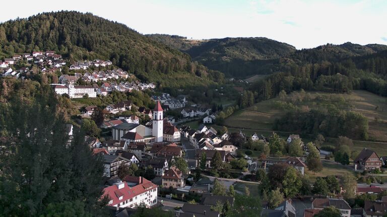 Dieses Bild zeigt eine Webcam-Aufnahme von Ottenhöfen, aufgenommen am Sonntag, den 30.08.2026 um 19:10 Uhr