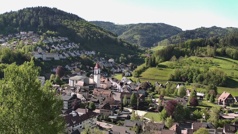 Dieses Bild zeigt eine Webcam-Aufnahme von Ottenhöfen, aufgenommen am Freitag, den 01.05.2026 um 09:20 Uhr