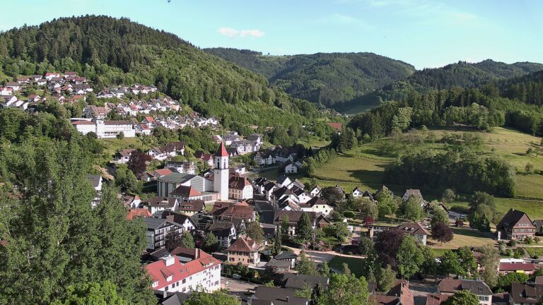 Dieses Bild zeigt eine Webcam-Aufnahme von Ottenhöfen, aufgenommen am Samstag, den 23.05.2026 um 18:50 Uhr