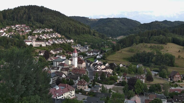 Dieses Bild zeigt eine Webcam-Aufnahme von Ottenhöfen, aufgenommen am Montag, den 13.07.2026 um 20:30 Uhr