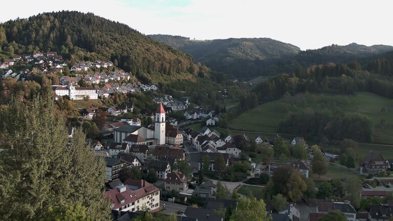 Dieses Bild zeigt eine Webcam-Aufnahme von Ottenhöfen, aufgenommen am Samstag, den 03.10.2026 um 18:10 Uhr