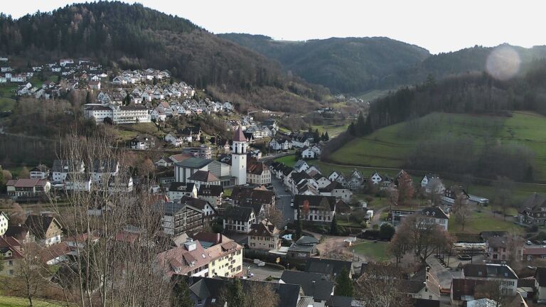 Dieses Bild zeigt eine Webcam-Aufnahme von Ottenhöfen, aufgenommen am Donnerstag, den 18.12.2025 um 14:30 Uhr