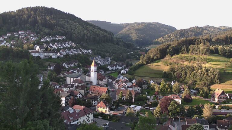 Dieses Bild zeigt eine Webcam-Aufnahme von Ottenhöfen, aufgenommen am Freitag, den 19.06.2026 um 06:30 Uhr