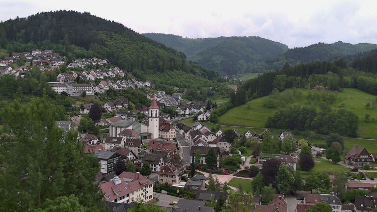 Dieses Bild zeigt eine Webcam-Aufnahme von Ottenhöfen, aufgenommen am Sonntag, den 10.05.2026 um 16:40 Uhr