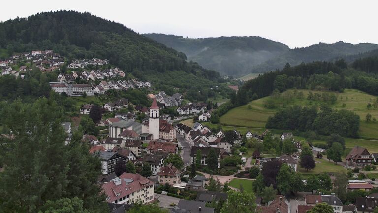 Dieses Bild zeigt eine Webcam-Aufnahme von Ottenhöfen, aufgenommen am Sonntag, den 31.05.2026 um 19:40 Uhr