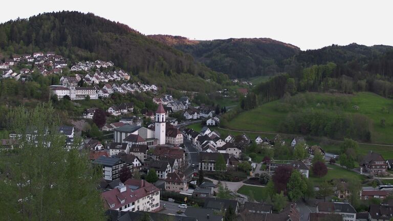 Dieses Bild zeigt eine Webcam-Aufnahme von Ottenhöfen, aufgenommen am Freitag, den 24.04.2026 um 20:20 Uhr