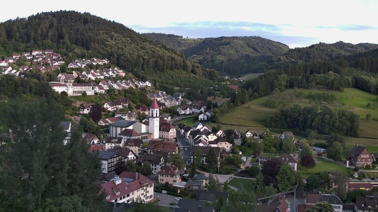 Dieses Bild zeigt eine Webcam-Aufnahme von Ottenhöfen, aufgenommen am Montag, den 15.06.2026 um 20:40 Uhr