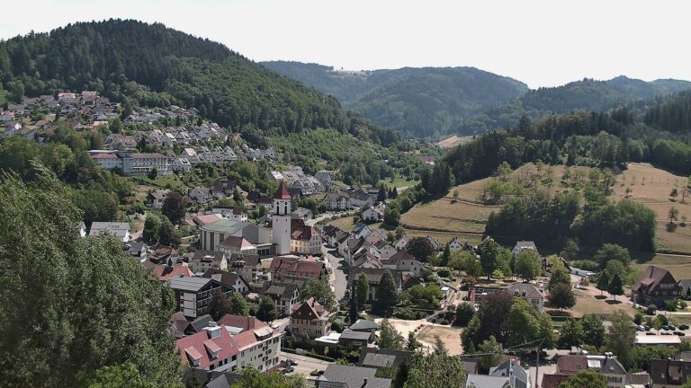 Dieses Bild zeigt eine Webcam-Aufnahme von Ottenhöfen, aufgenommen am Dienstag, den 11.08.2026 um 14:10 Uhr