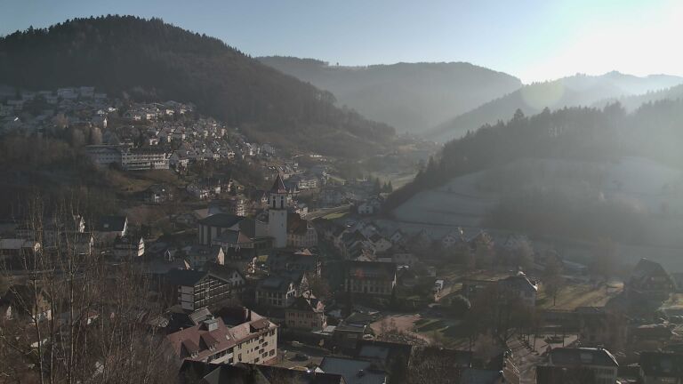 Dieses Bild zeigt eine Webcam-Aufnahme von Ottenhöfen, aufgenommen am Sonntag, den 28.12.2025 um 14:00 Uhr